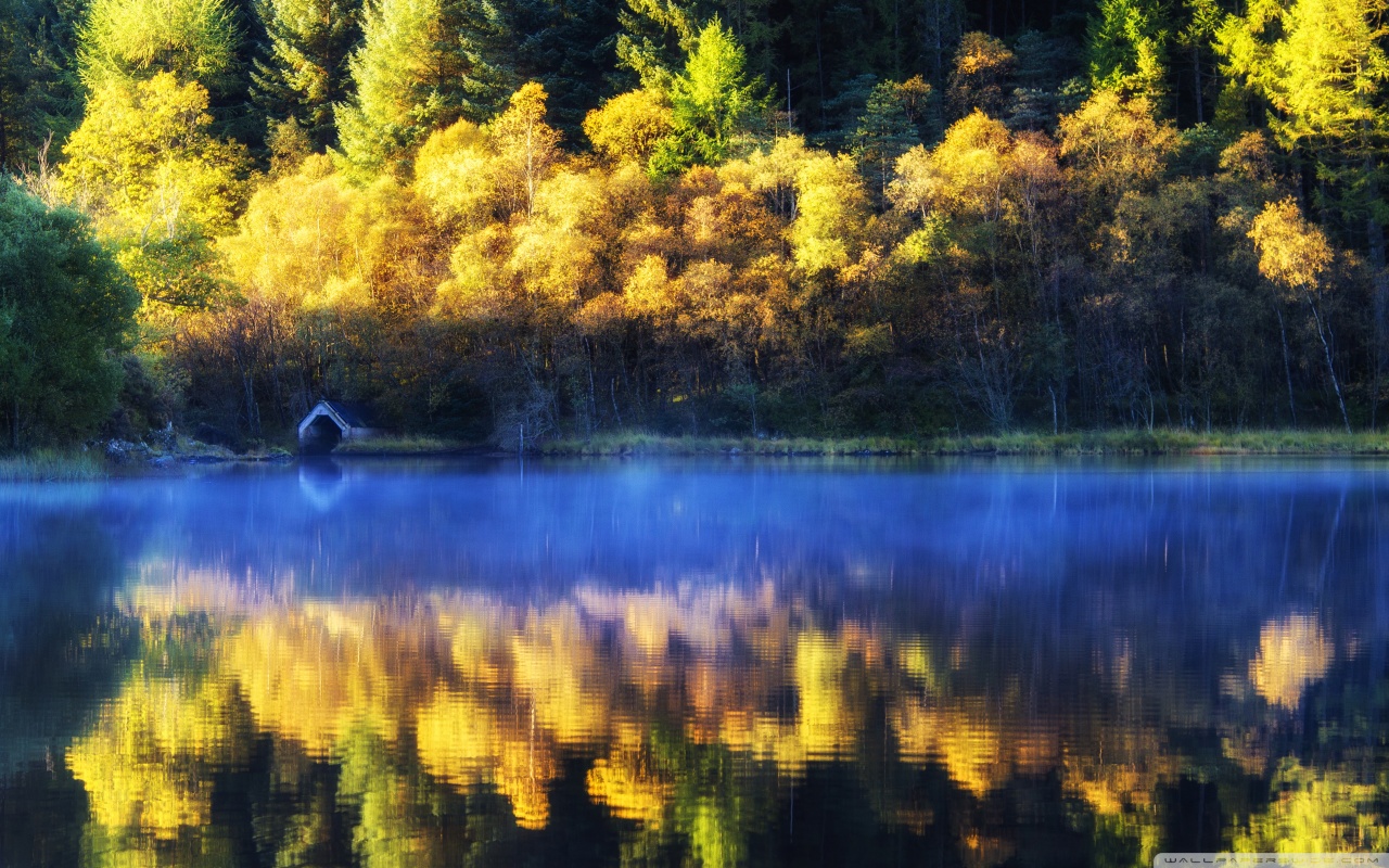 Loch Chon Boathouse Autumn 4k HD Desktop Wallpaper For