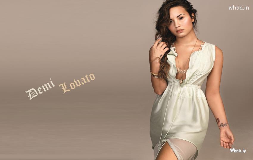 Demi Lovato In White Maxim Sizzling Wallpaper