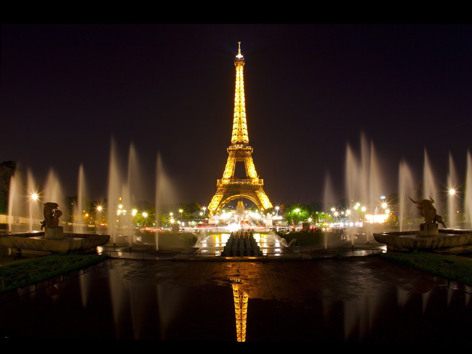 Eiffel Tower Paris Night Wallpaper HD