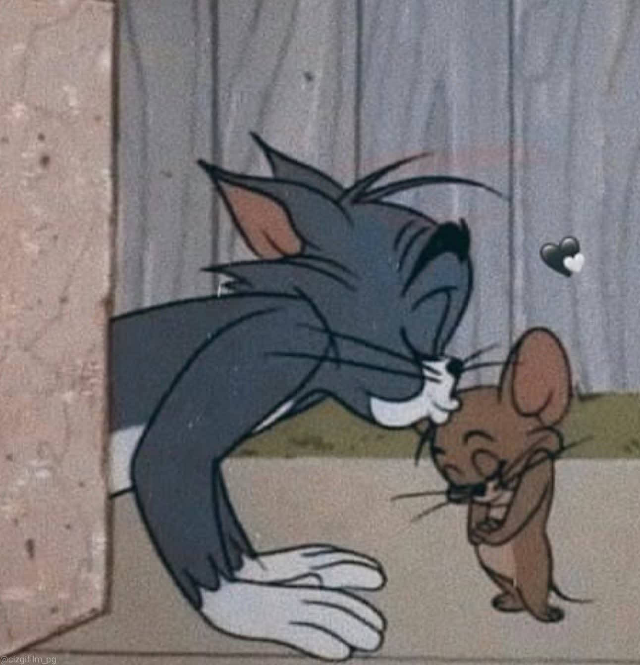Tom And Jerry Aesthetic Kiss Make Up Wallpaper