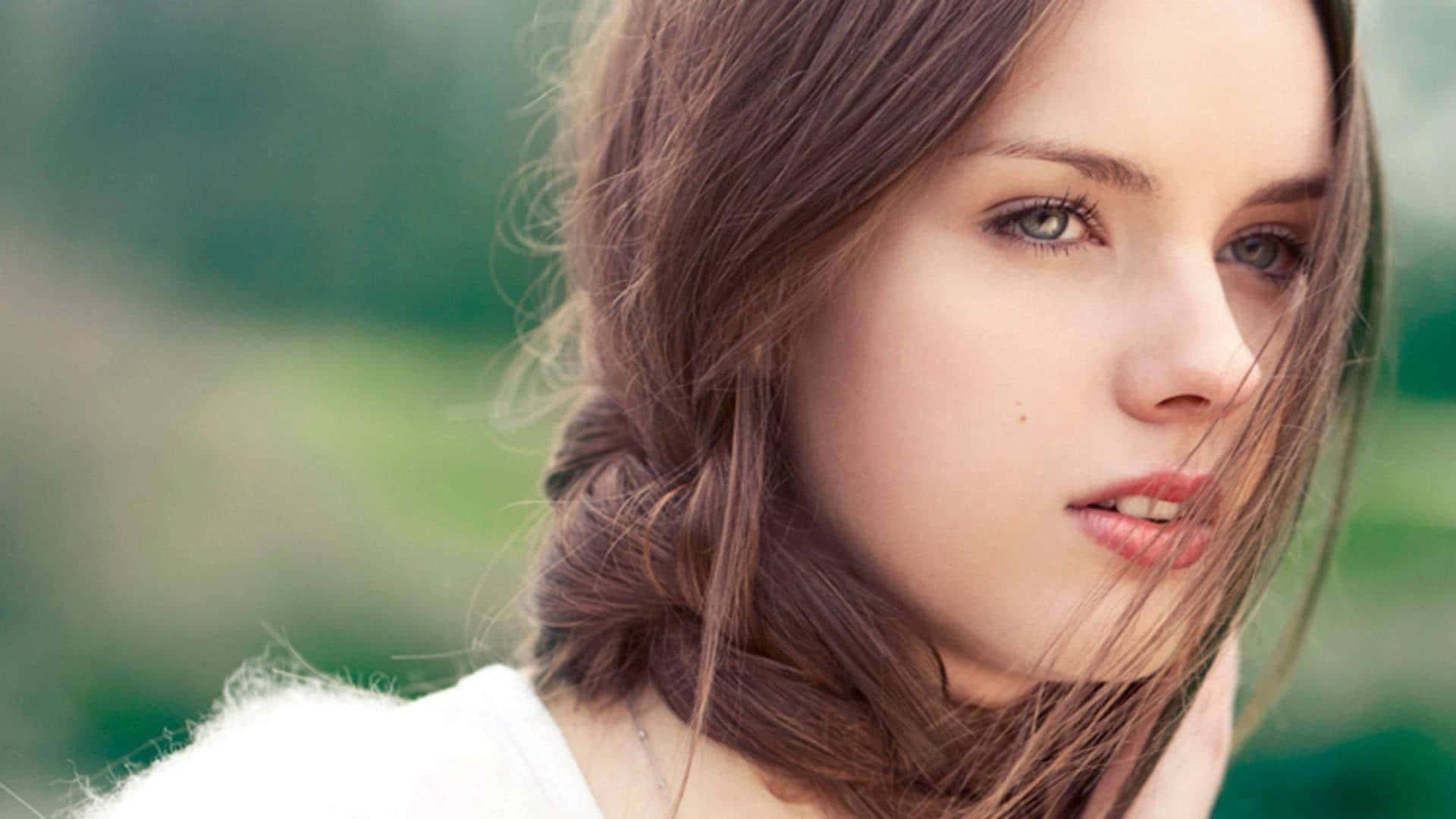 Pretty Teen Girls Wallpaper