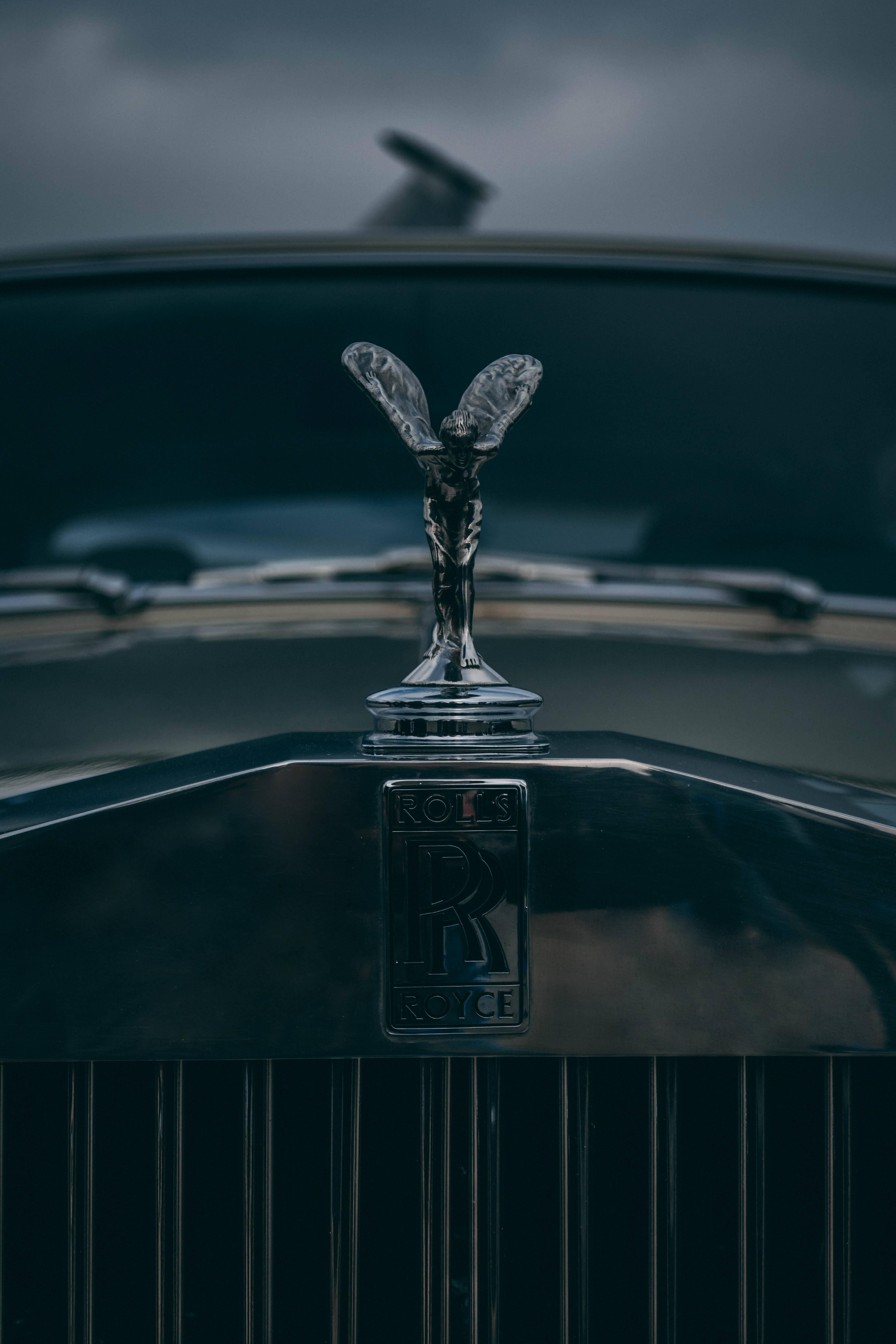 Rolls Royce Luxury Hood Ornament Wallpaper
