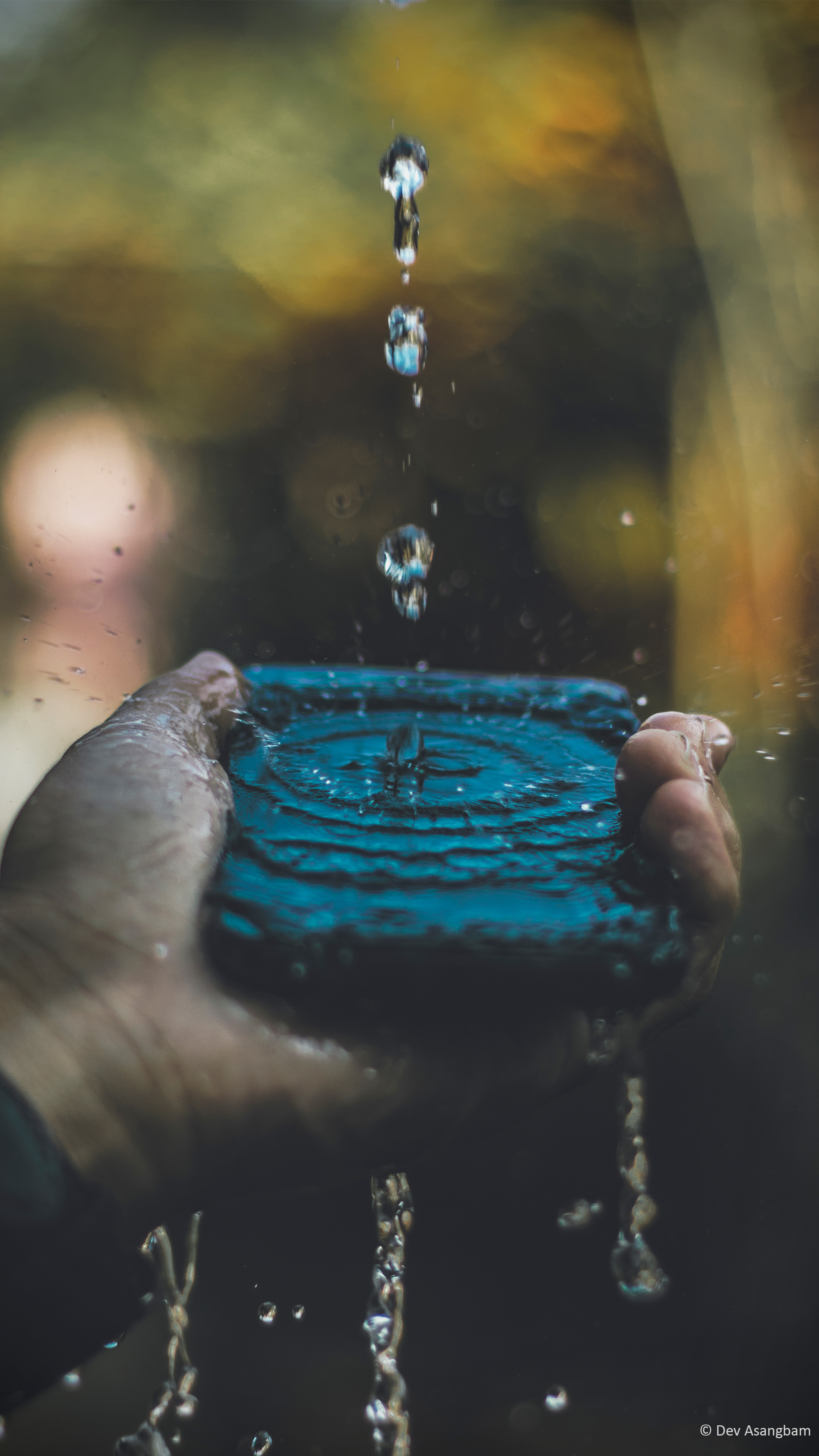 Hình nền Water Splash 4K Ultra HD Mobile là bức tranh đầy màu sắc và vẻ đẹp của thiên nhiên sử dụng nước như là chủ đề chính. Sự lắng đọng và thường trực của nước thể hiện một cảm giác yên tĩnh đầy bình yên, tác động đến tinh thần và cảm xúc bạn. Hãy thưởng thức những hình nền điện thoại đẹp này ngay!