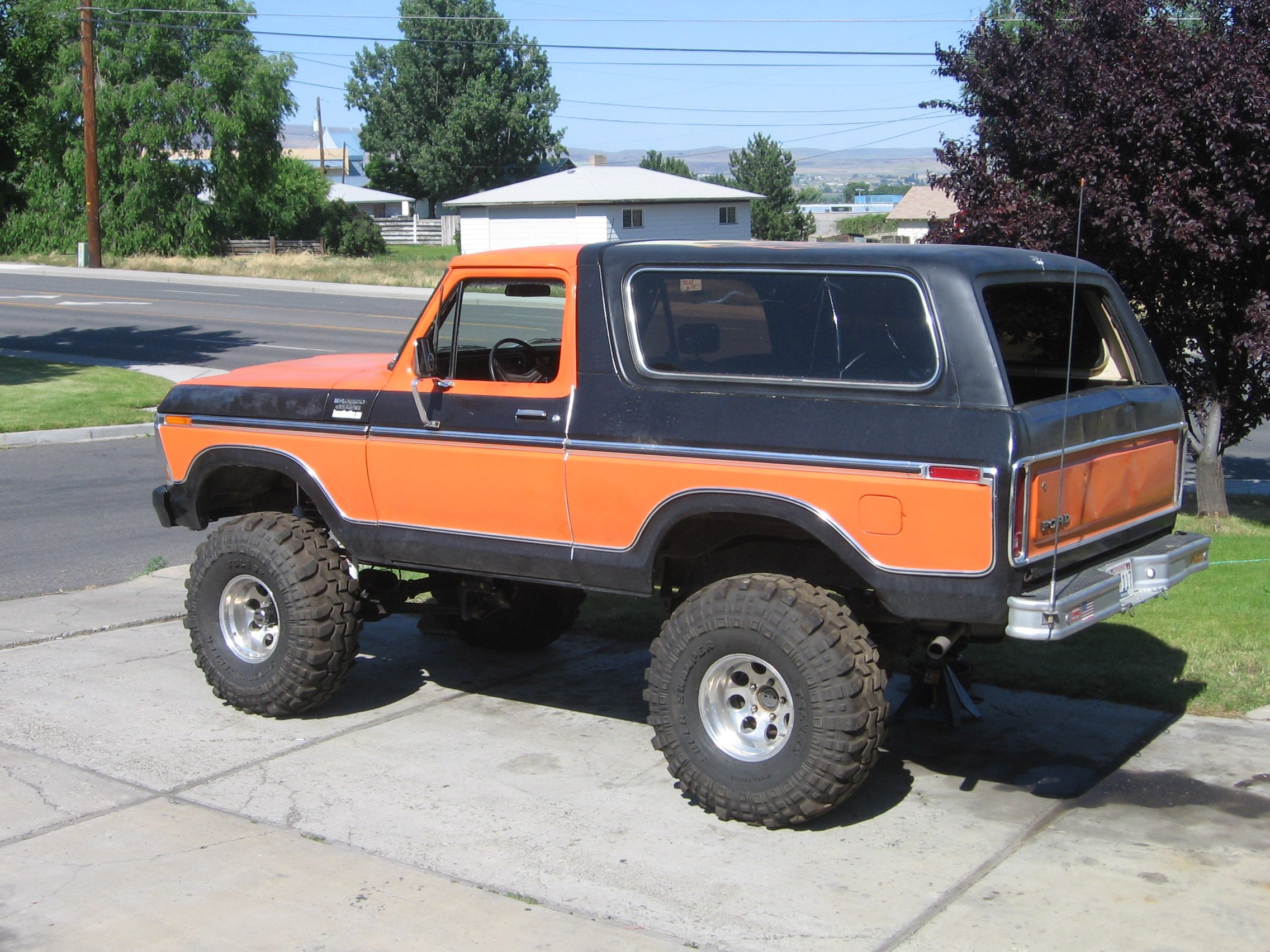Ford Bronco Suv Truck Wallpaper Background
