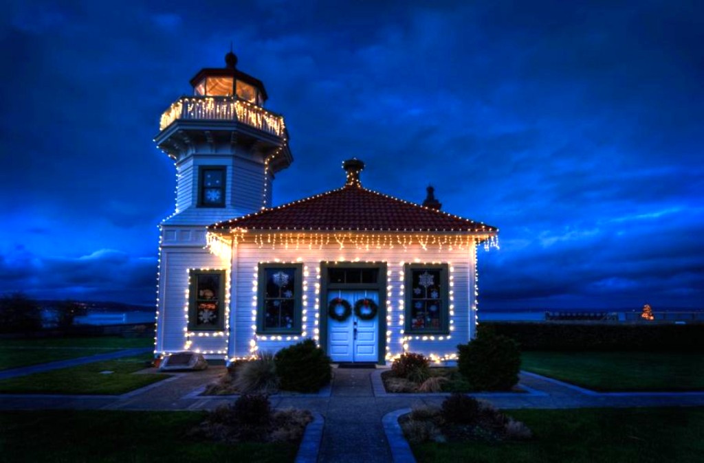 Mukilteo Lighthouse With Christmas Light Wallpaper