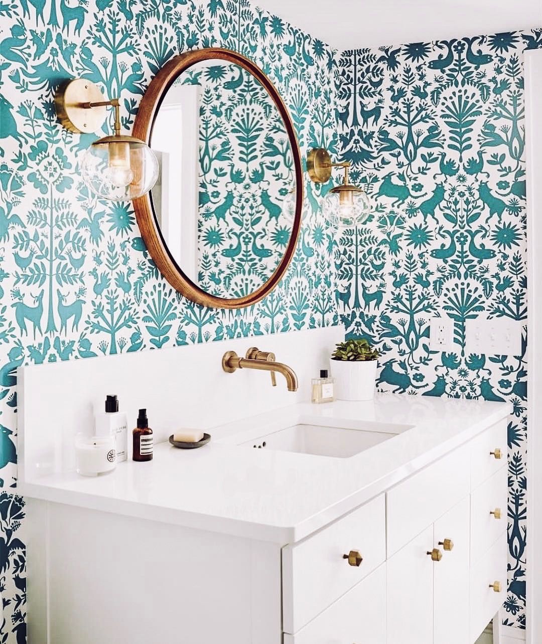 Teal Otomi Wallpaper In White And Gold Modern Bathroom
