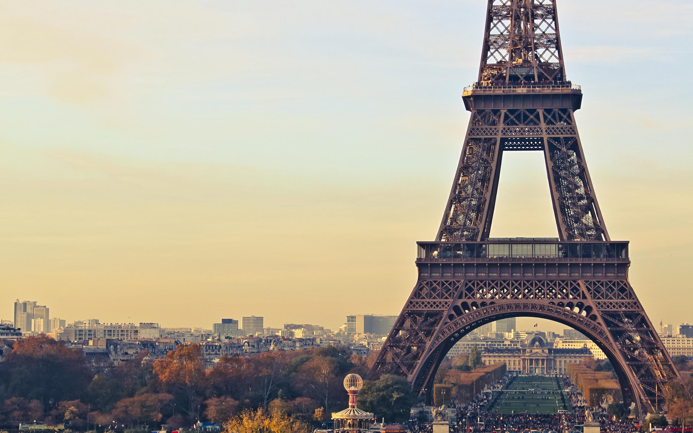 Paris Eiffel Tower Widescreen Wallpaper