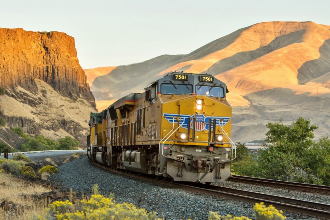 Tren Amarillo Mercancias Desierto Union Pacific Wallpaper