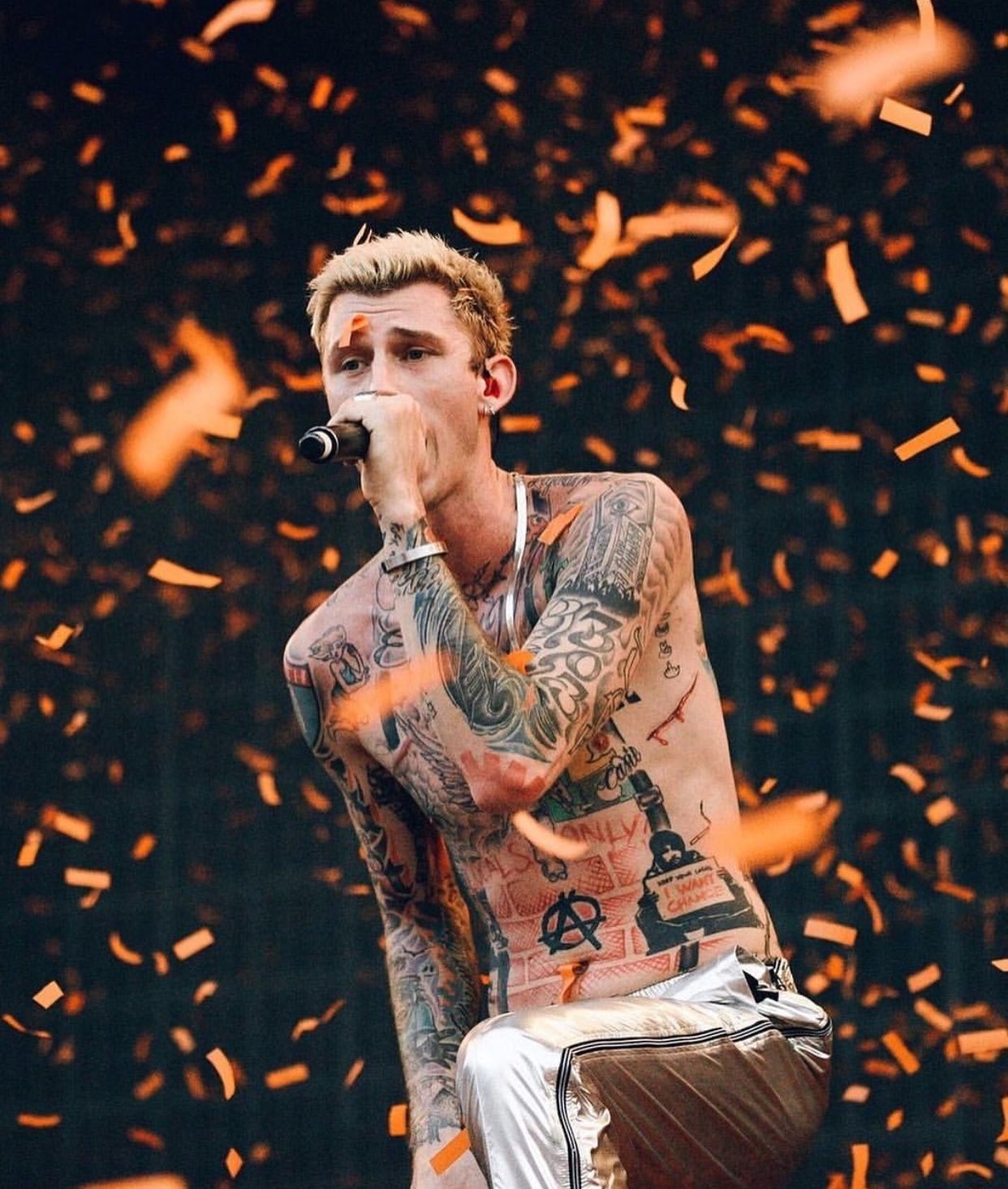 Mgk In New Zealand Machine Gun Kelly Guns