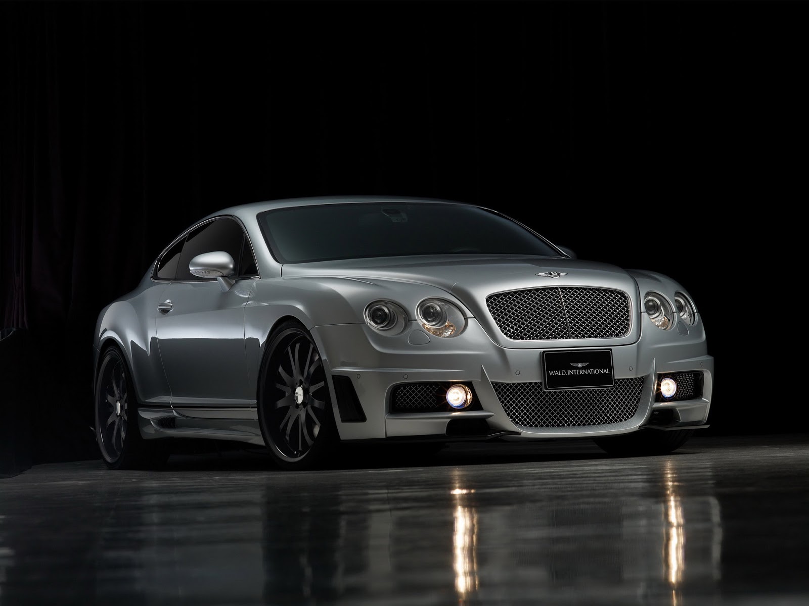 Cool Bentley Car Widescreen Desktop Image