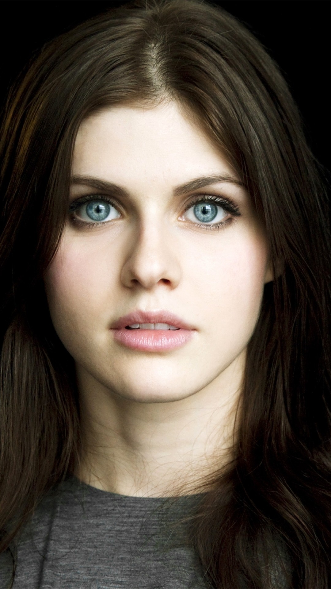 Alexandra Daddario Wallpaper