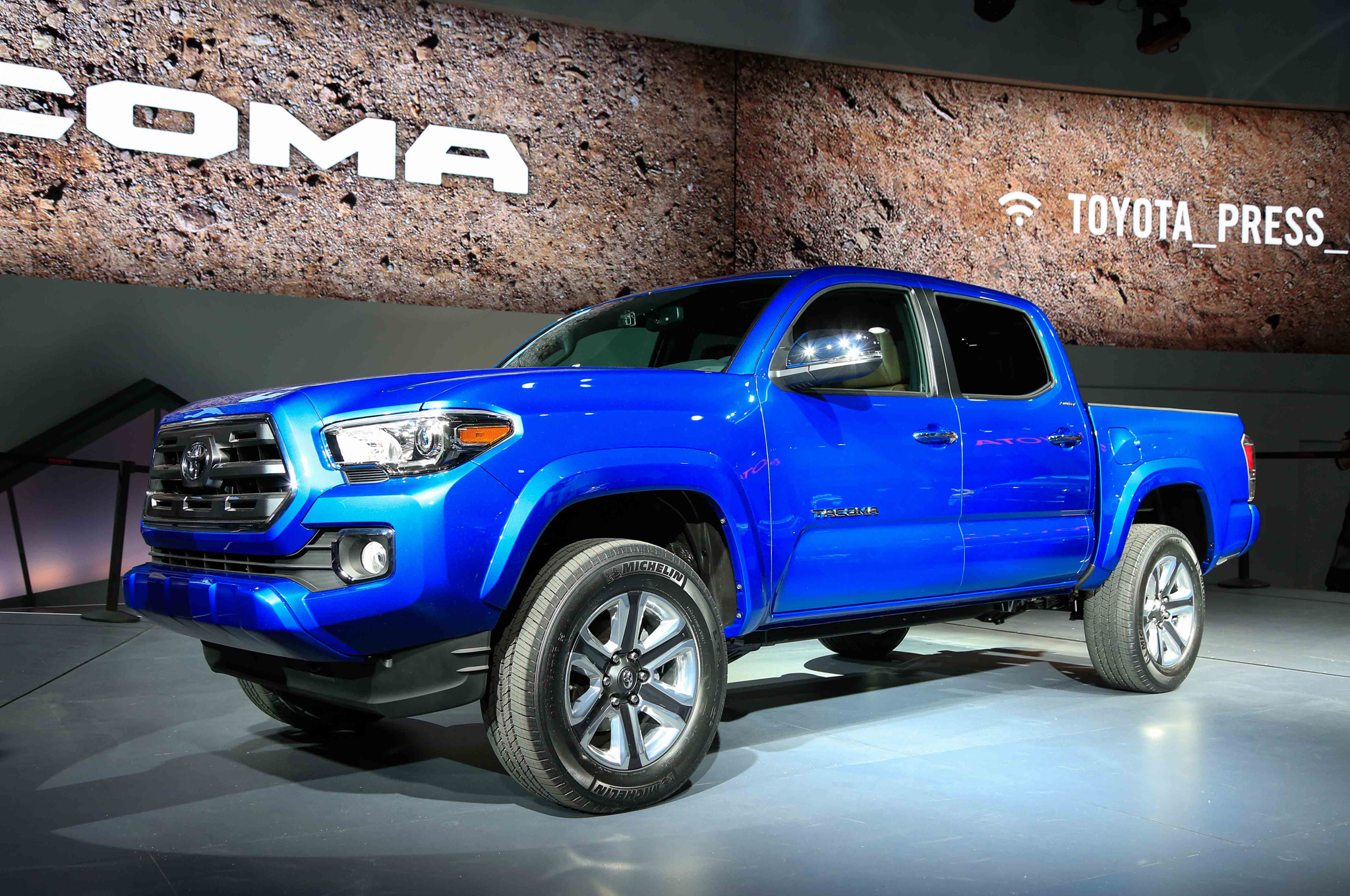 Toyota Tacoma Lifted Blue image