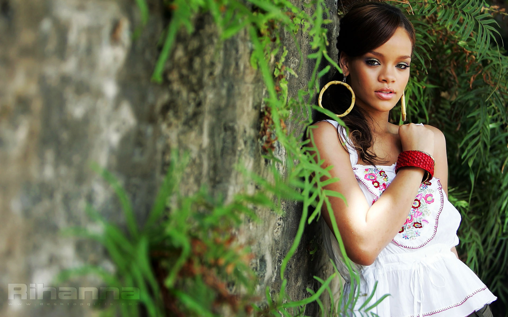 Rihanna Wallpaper Full HD Pictures