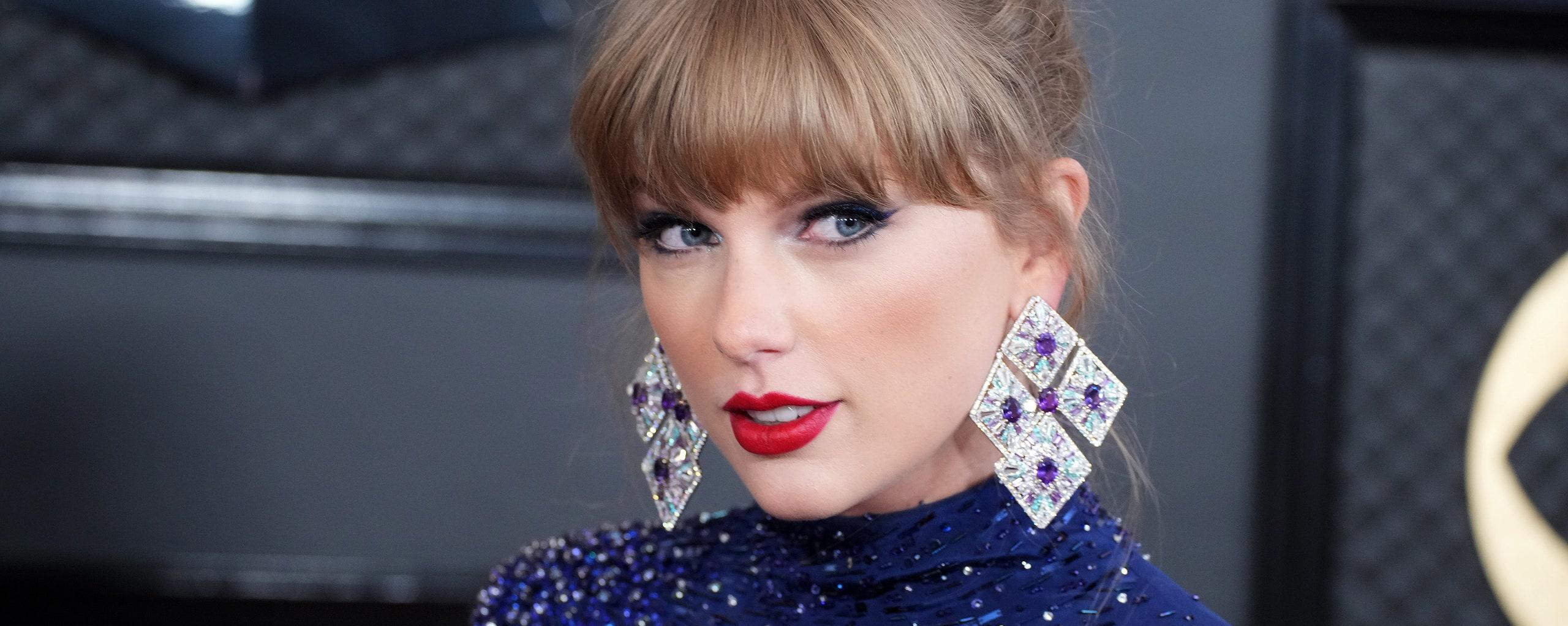 Taylor Swift Wore Million In Jewelry To The Grammys See