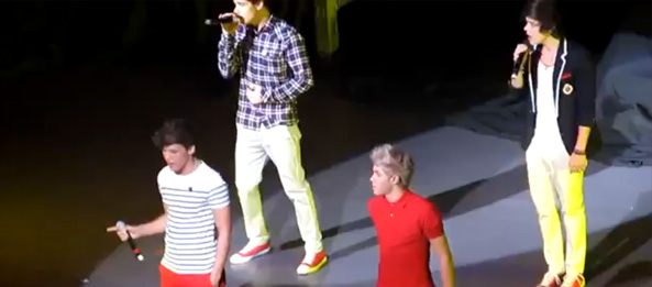 One Direction Sing Use Somebody Without Zayn
