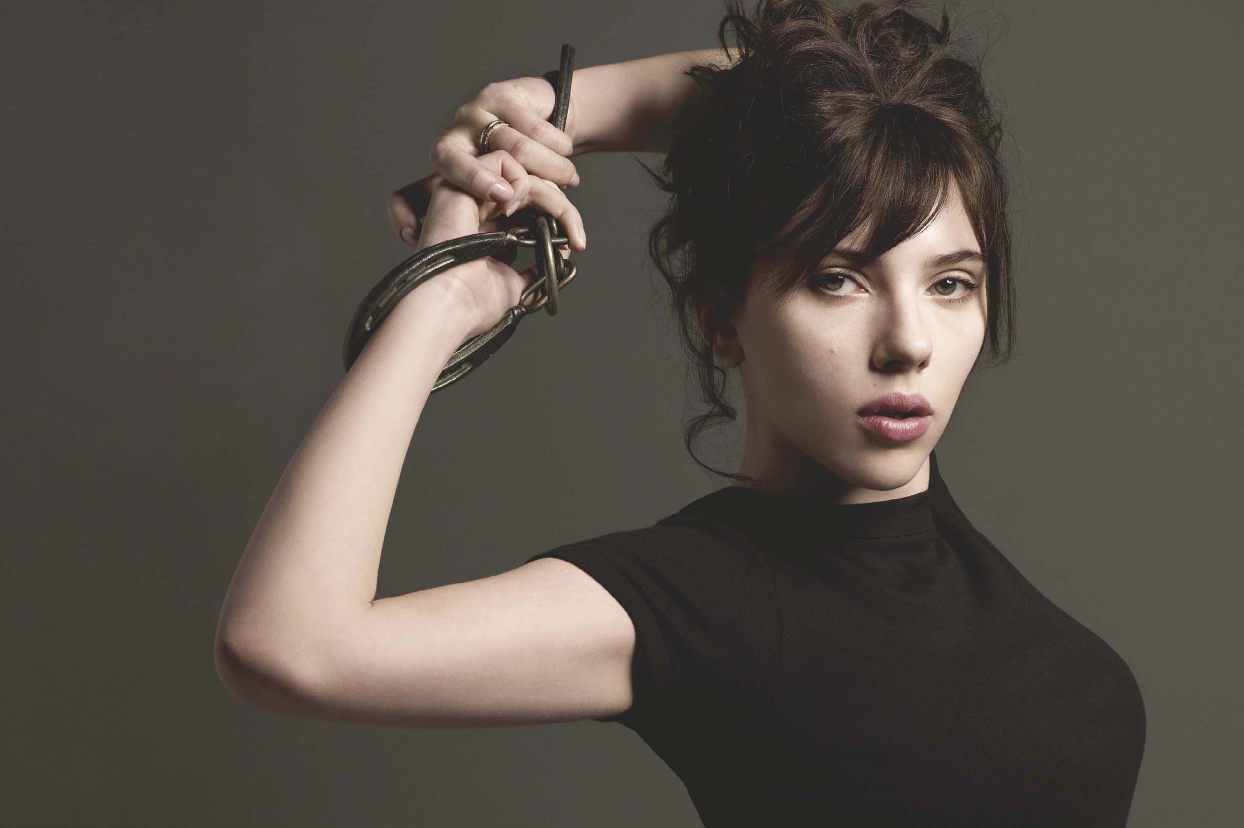 Brutes Women Scarlett Johansson Handcuffs Wallpaper