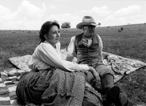 Cmt Photos Lonesome Dove Anjelica Huston And Robert Duvall Of