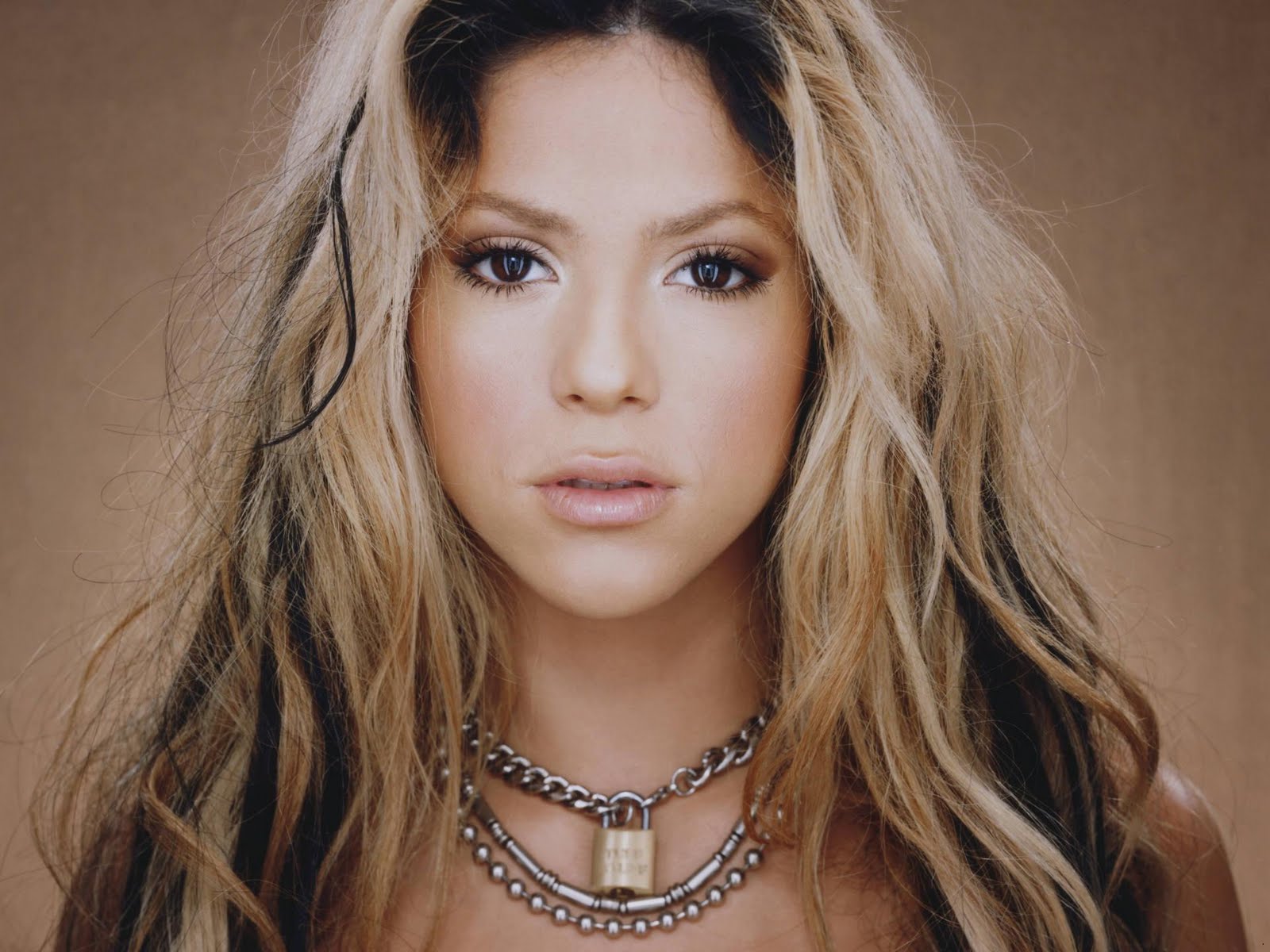 Shakira Singer New Wallpaper Fun