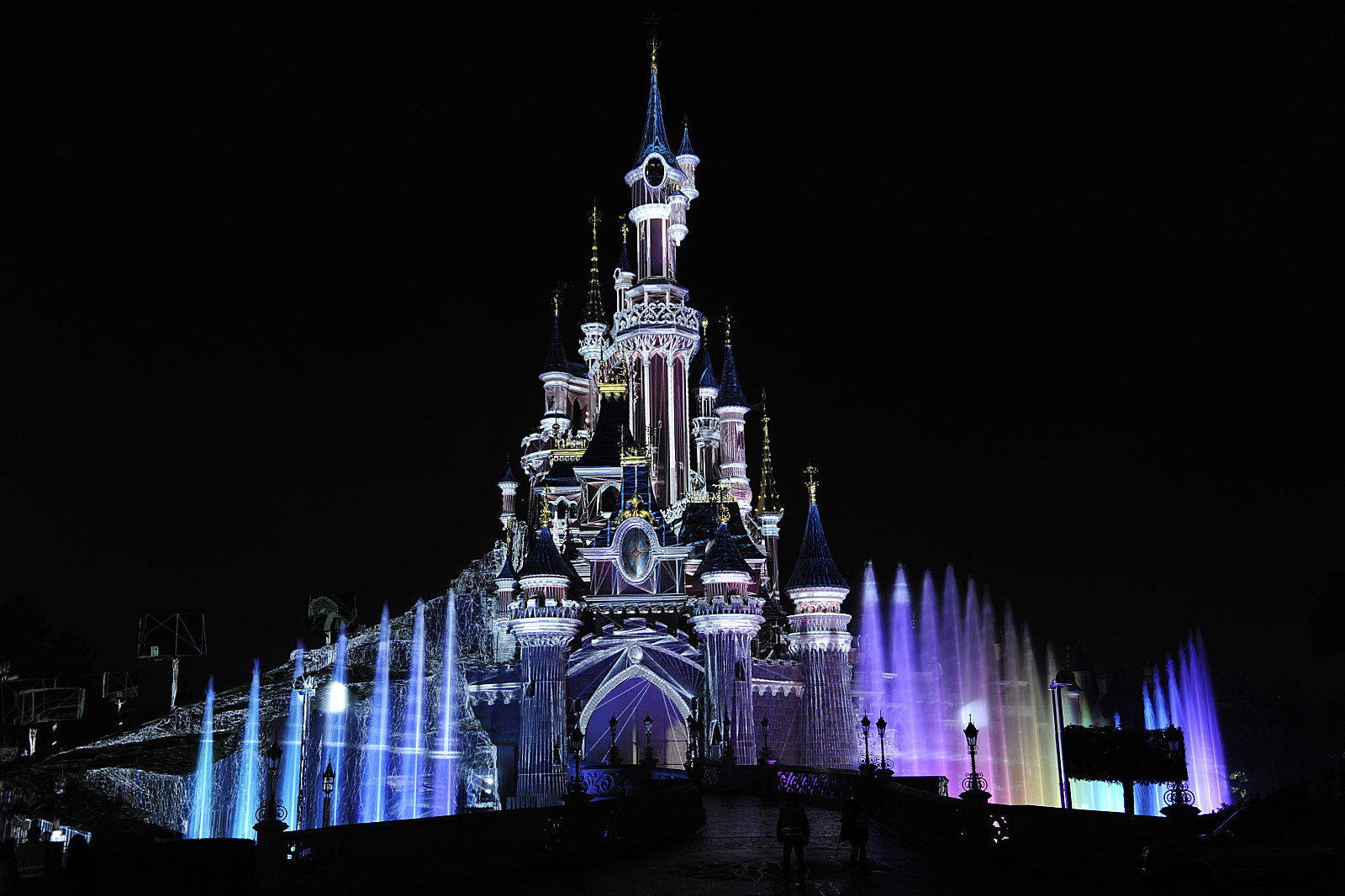 Disneyland Castle Paris Black Night wallpaper 1600x1066 45142