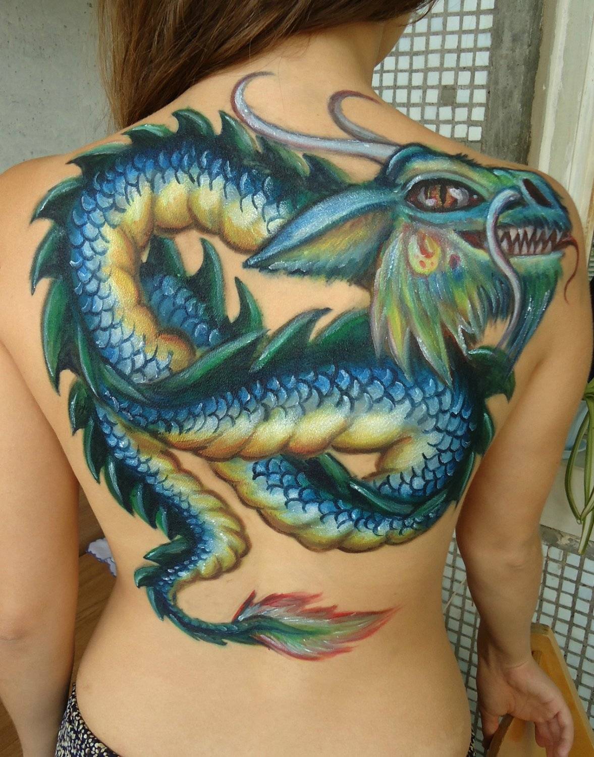 Dragon Back Tattoo This Is An Amazingly Bright And Vivide
