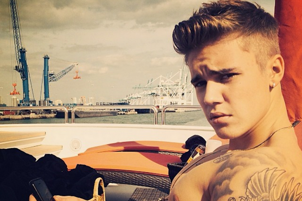 Justin Bieber Is On A Boat In This Desktop Wallpaper And He Wants You