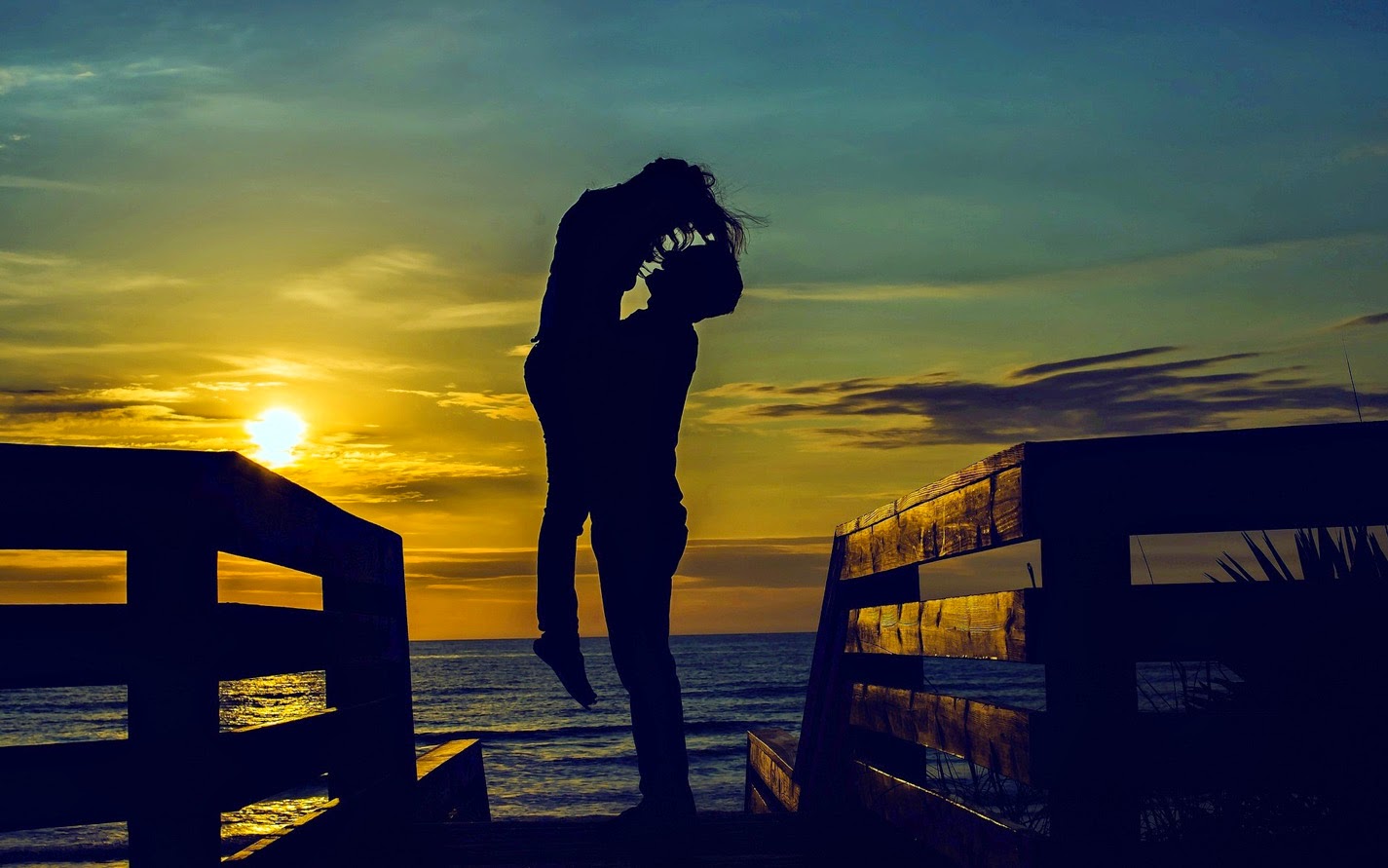 Romantic Couple Hug Best HD Wallpaper