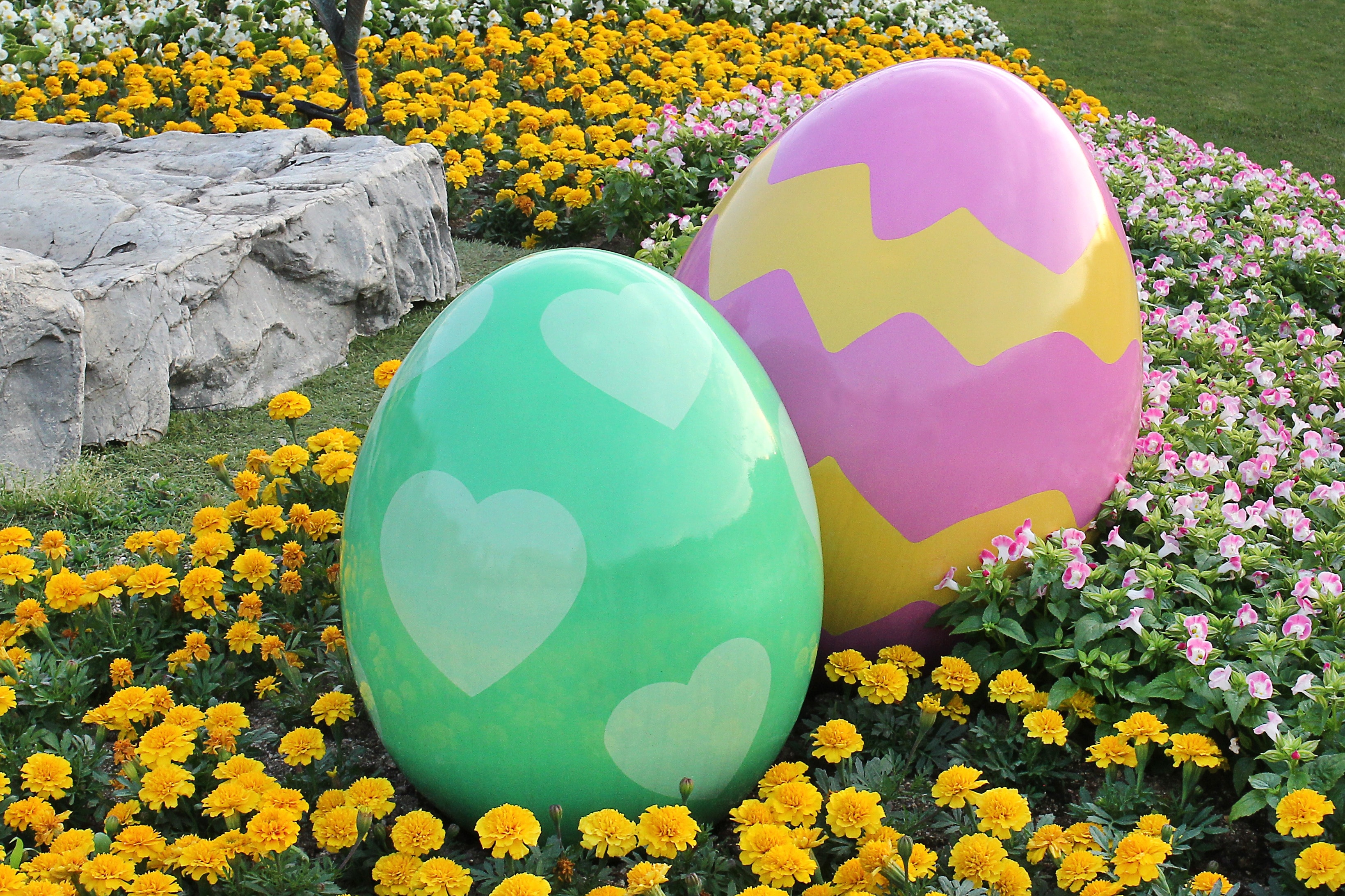 green heart designed and pink and yellow chevron easter eggs free