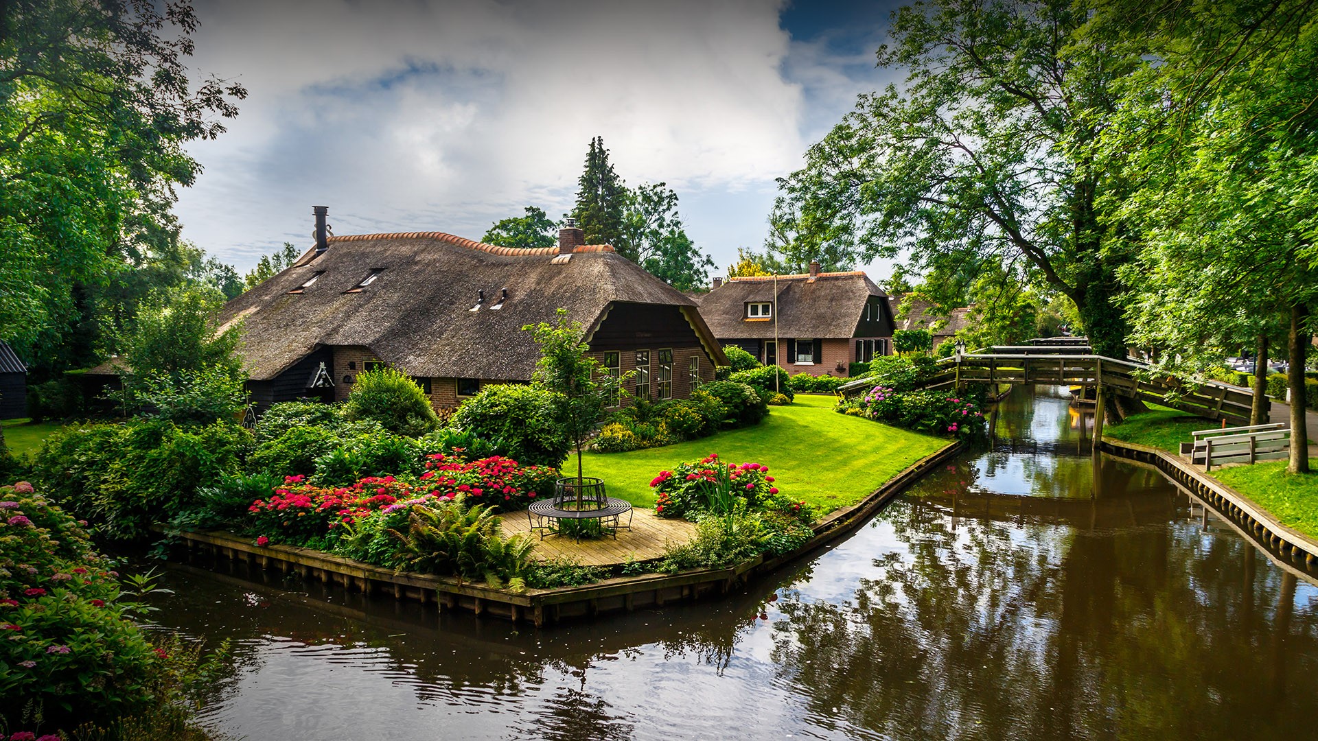 Of Giethoorn Village With Canals And Rustic Thatched Roof