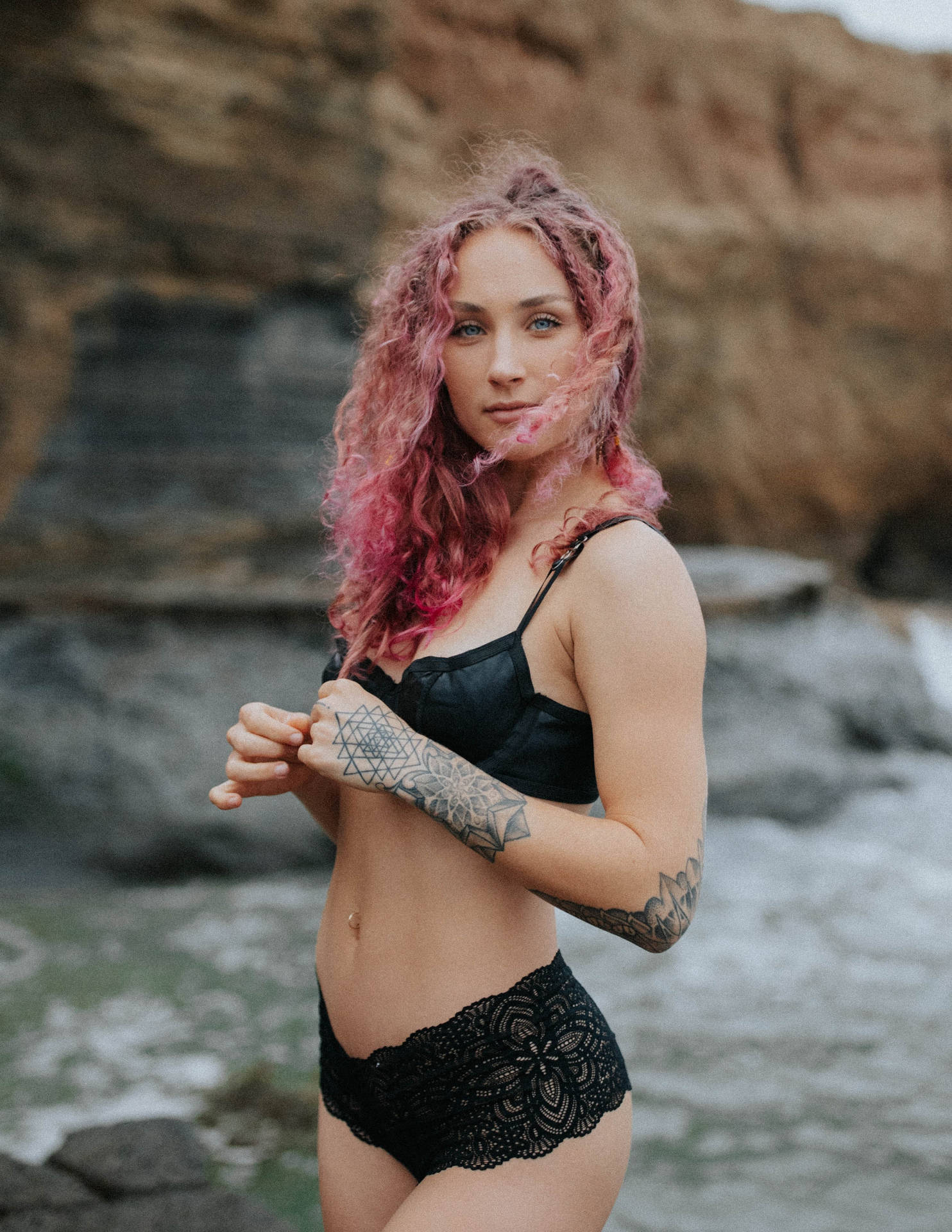 Lingerie River Model 5prqw0ky14ocgjx2 Wallpaper