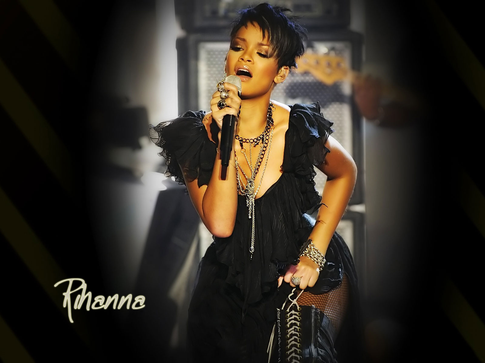 Singer Rihanna Wallpaper HD