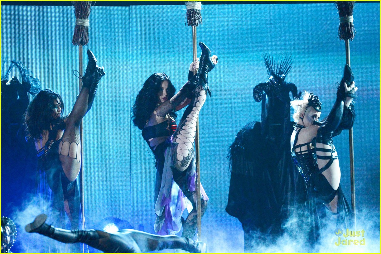 Katy Perry Dark Horse At The Grammys Watch Now
