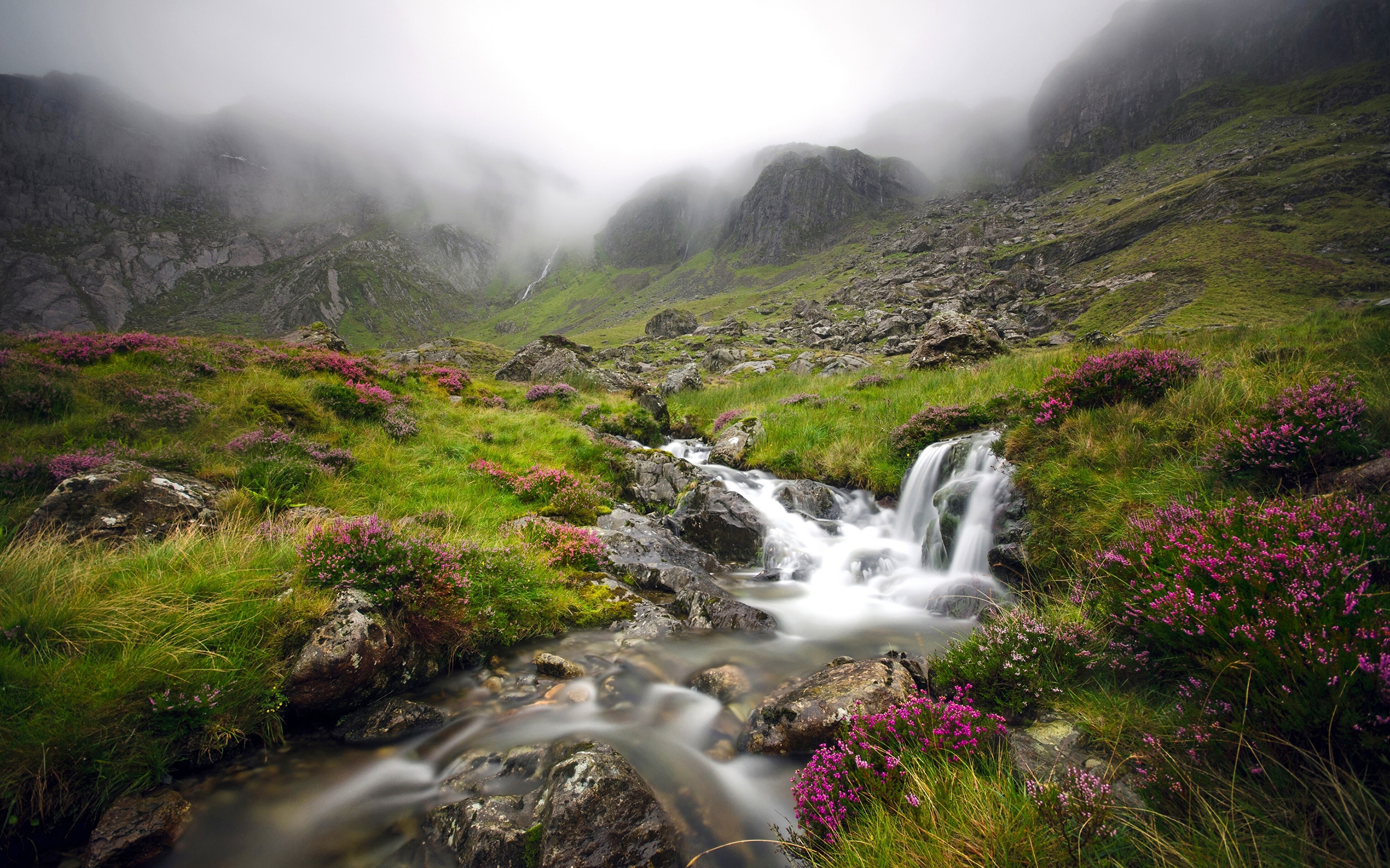 Image Mountains Cwm Idwal Snowdonia National Park