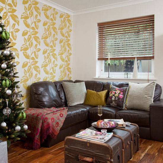Country Christmas Living Room With Yellow Feature Wallpaper