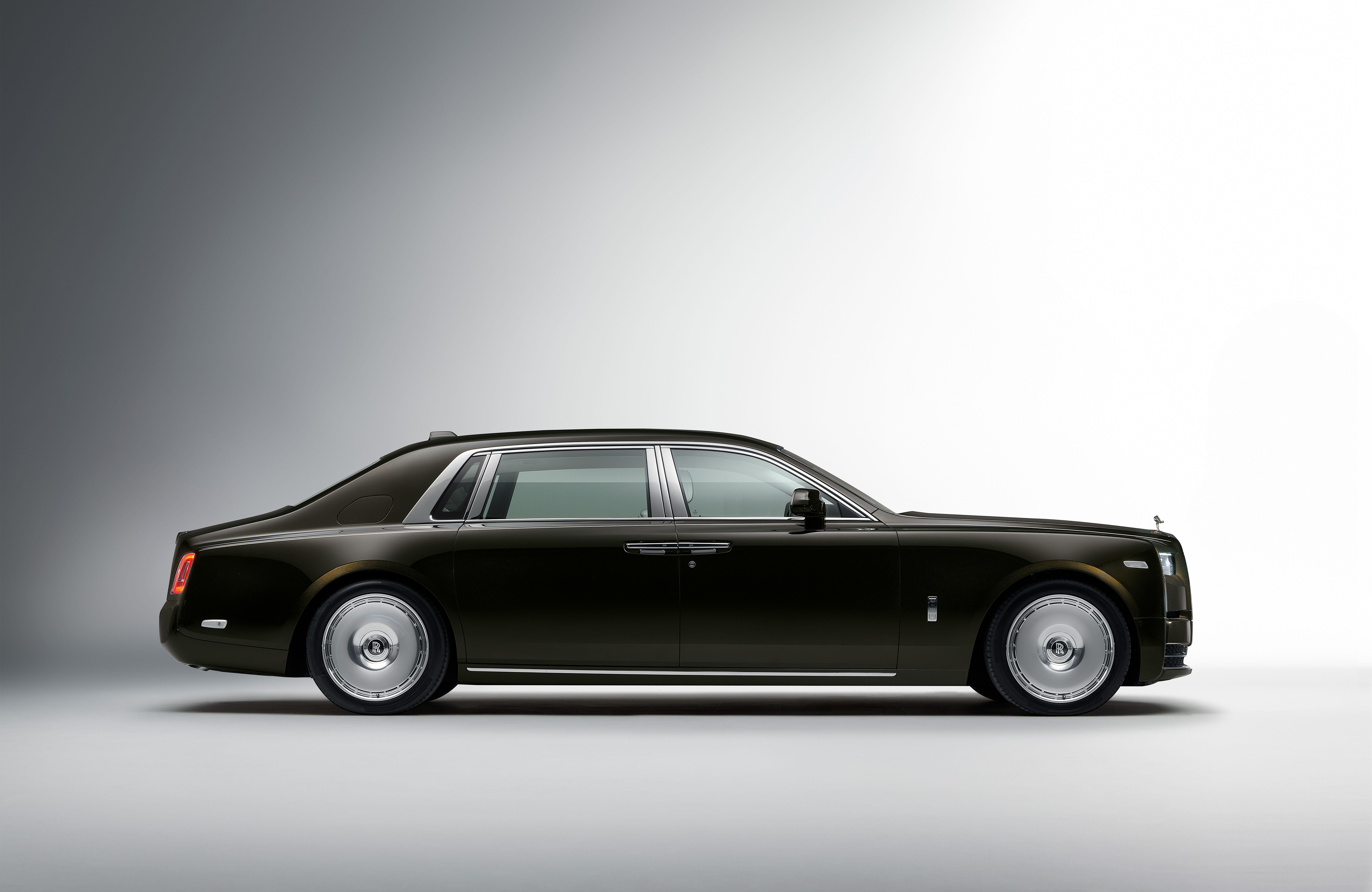Rolls Royce Phantom Gets Subtle Trim Revisions New Wheels