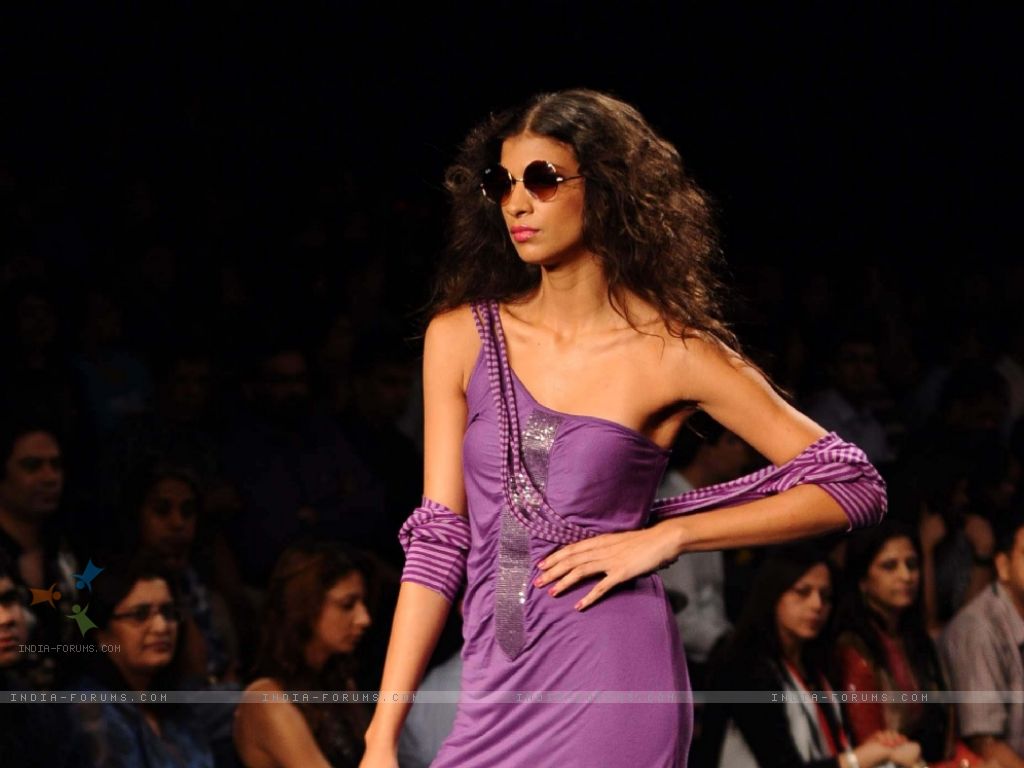 Model Displays Designer Rocky S Creations During The Lakme Fashion