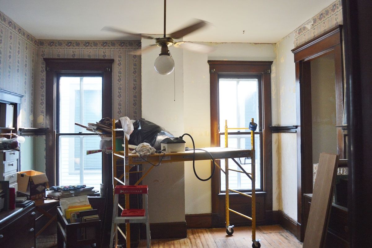 Free download Starting to remove wallpaper using the wallpaper steamer