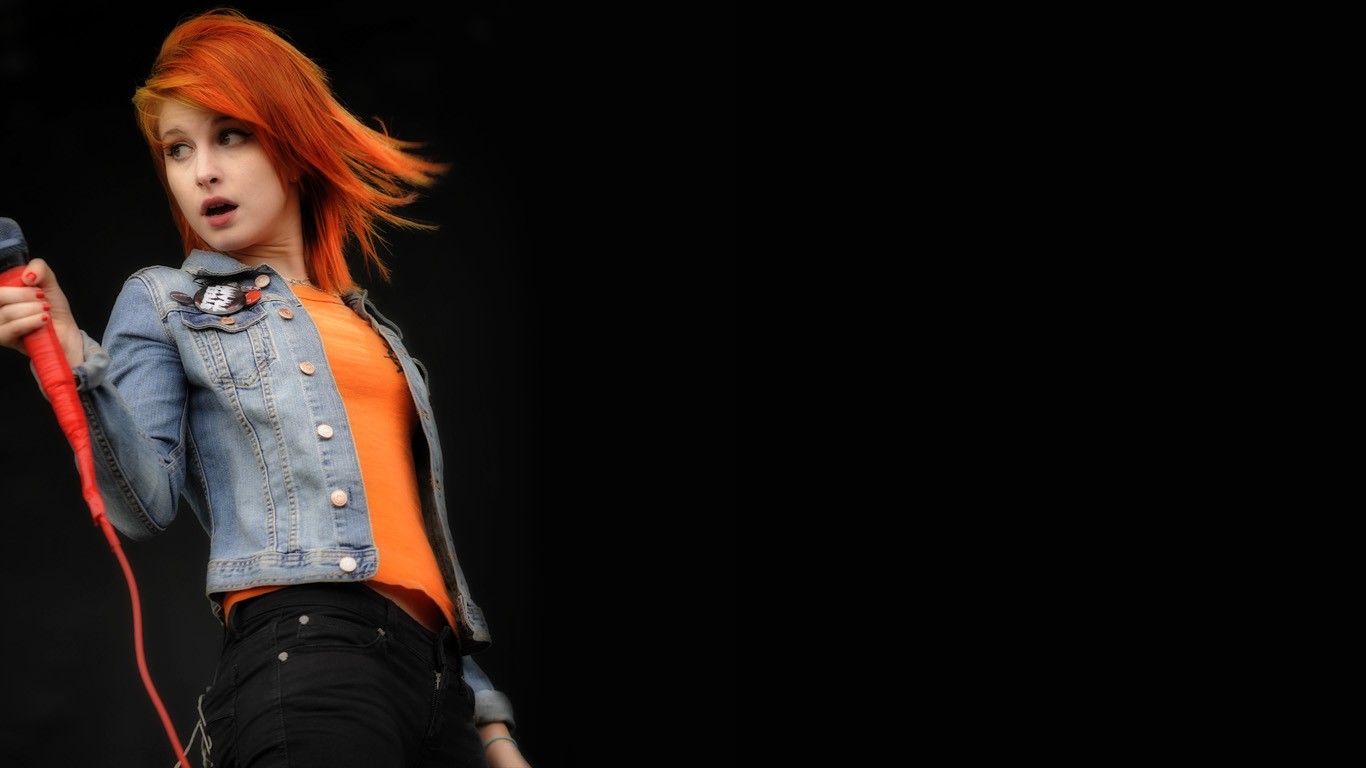 Hayley Williams Live Black And White Wallpaper