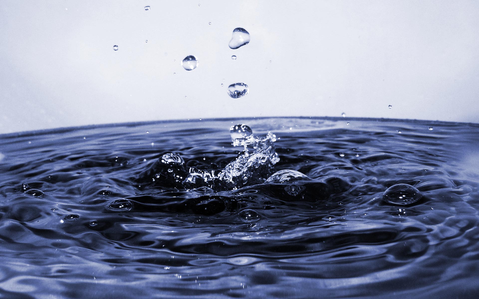 Desktop Wallpaper Cool Water Drop And Splash