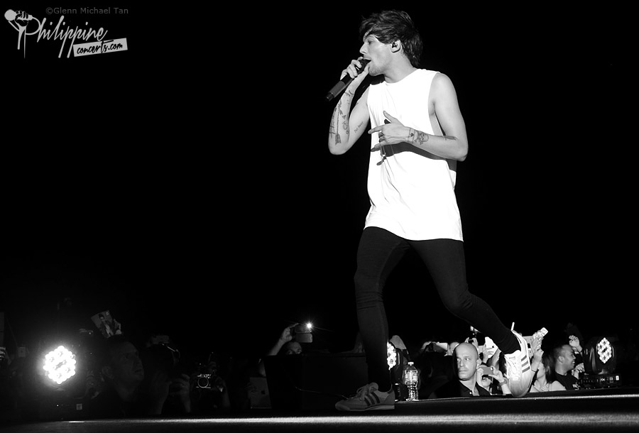 One Direction Black And White Louis Louis Tomlinson One Direction 900x610