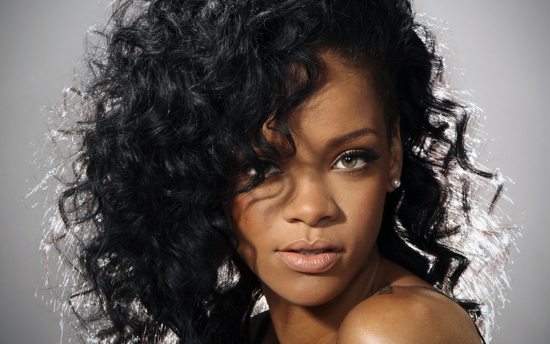 Rihanna Puter Wallpaper Desktop Background Id