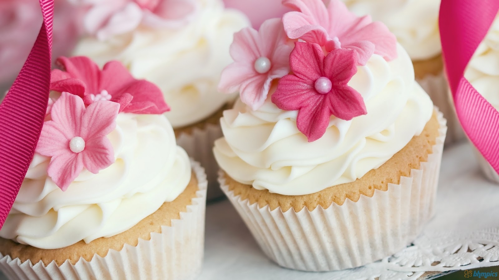Wedding Pink Cupcakes Wallpaper