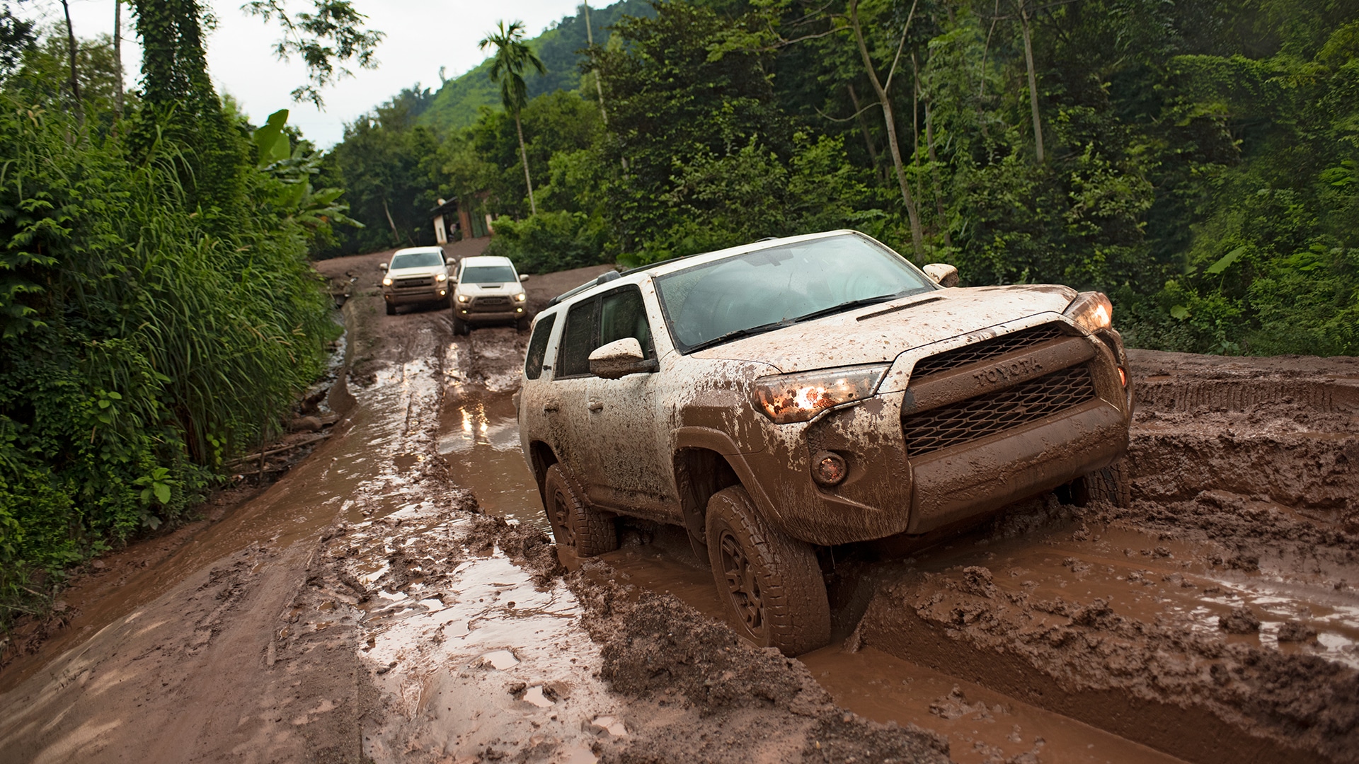 Toyota 4runner Trd Pro White Off Road In Mud Front Side