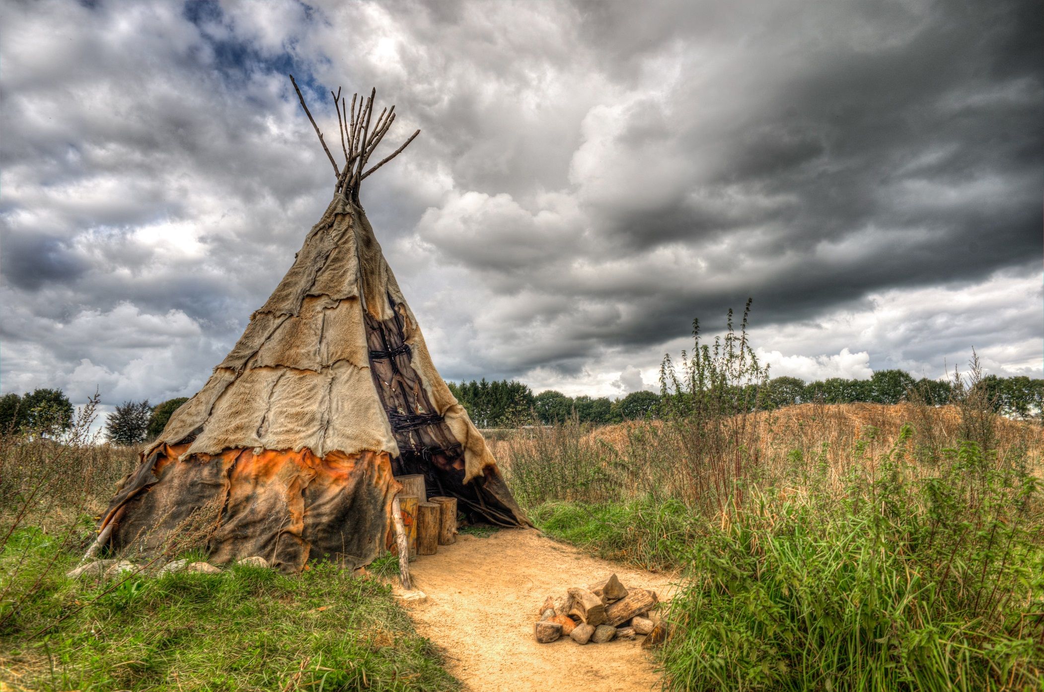 Native American Teepees Wallpaper Top