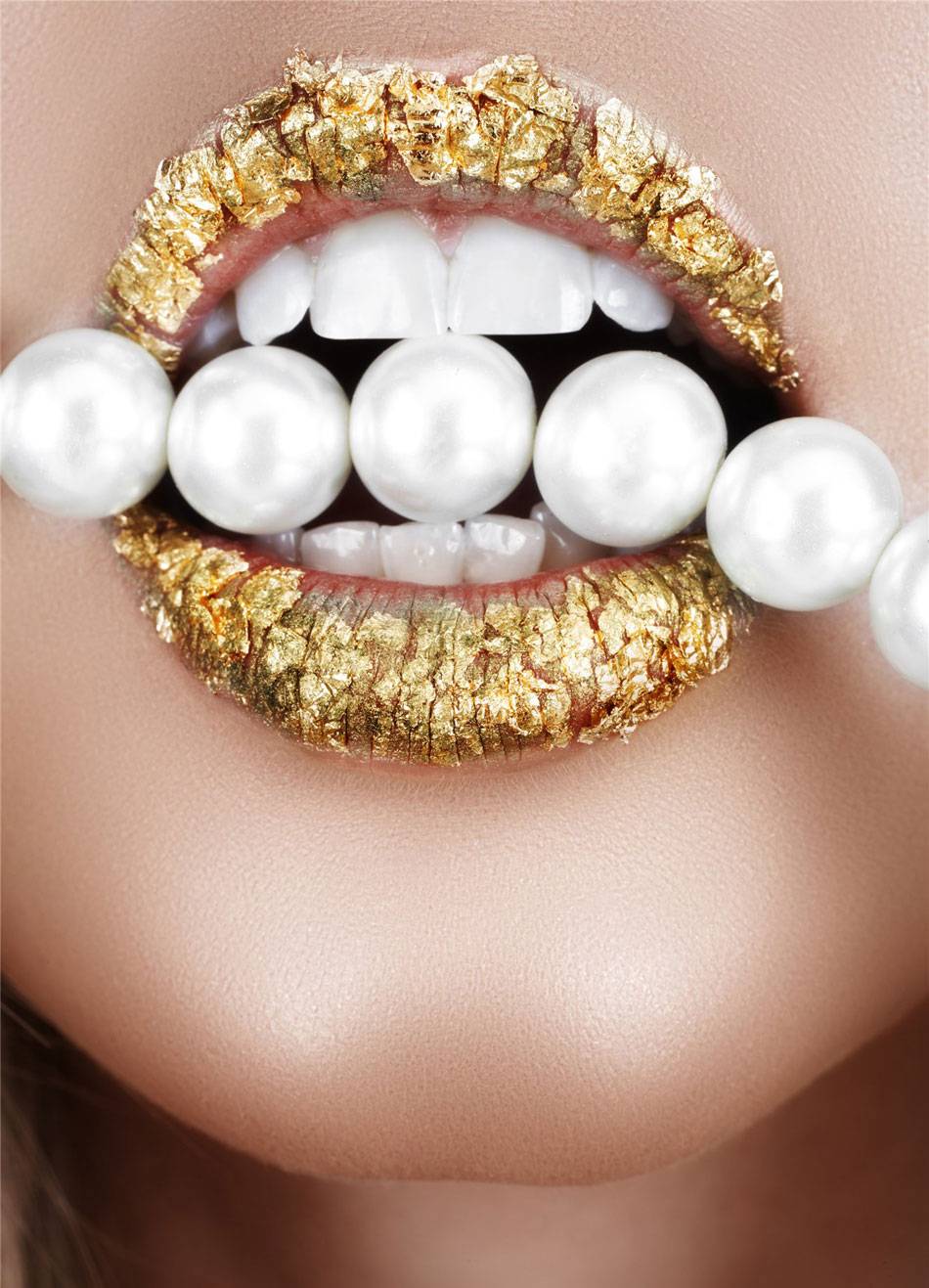 Golden Lips Wallpaper