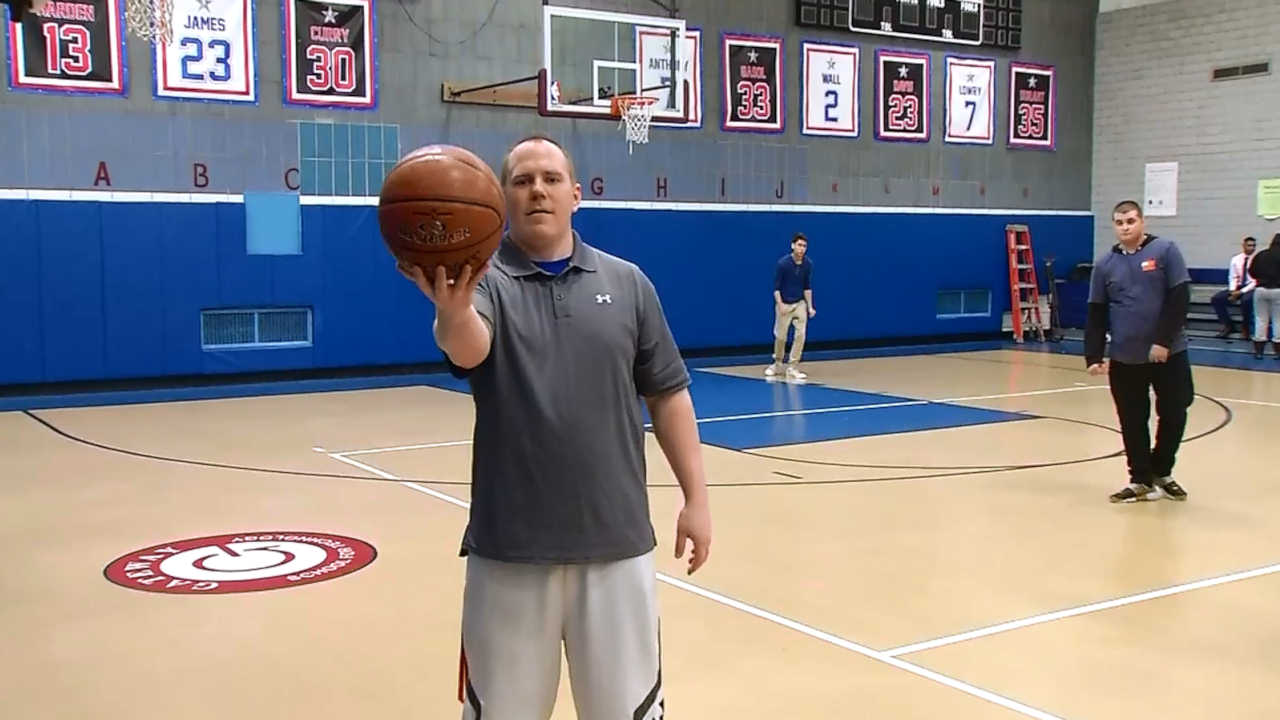 Manhattan Gym Teacher Nicknamed Mr Trickshot Abc7 New York