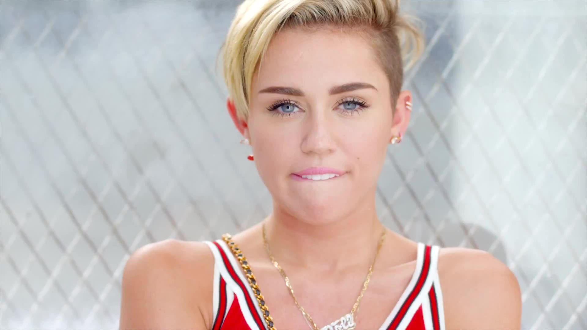 Miley Cyrus Wallpaper HD Only