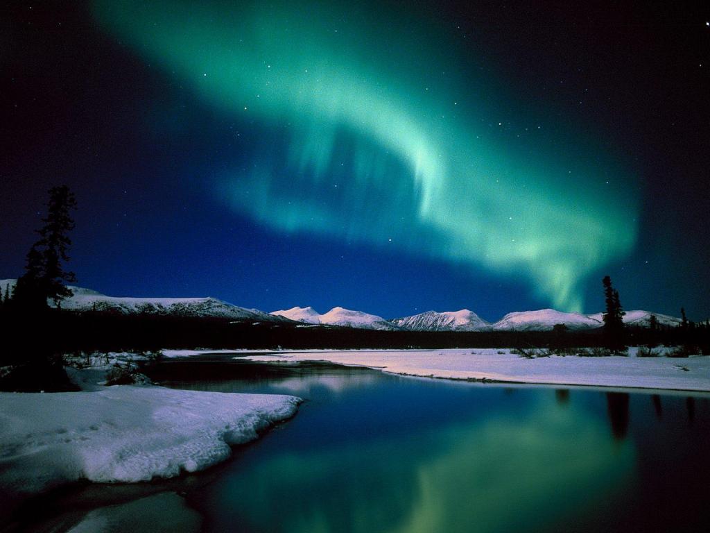 Northern Lights In Canada Wallpaper HD