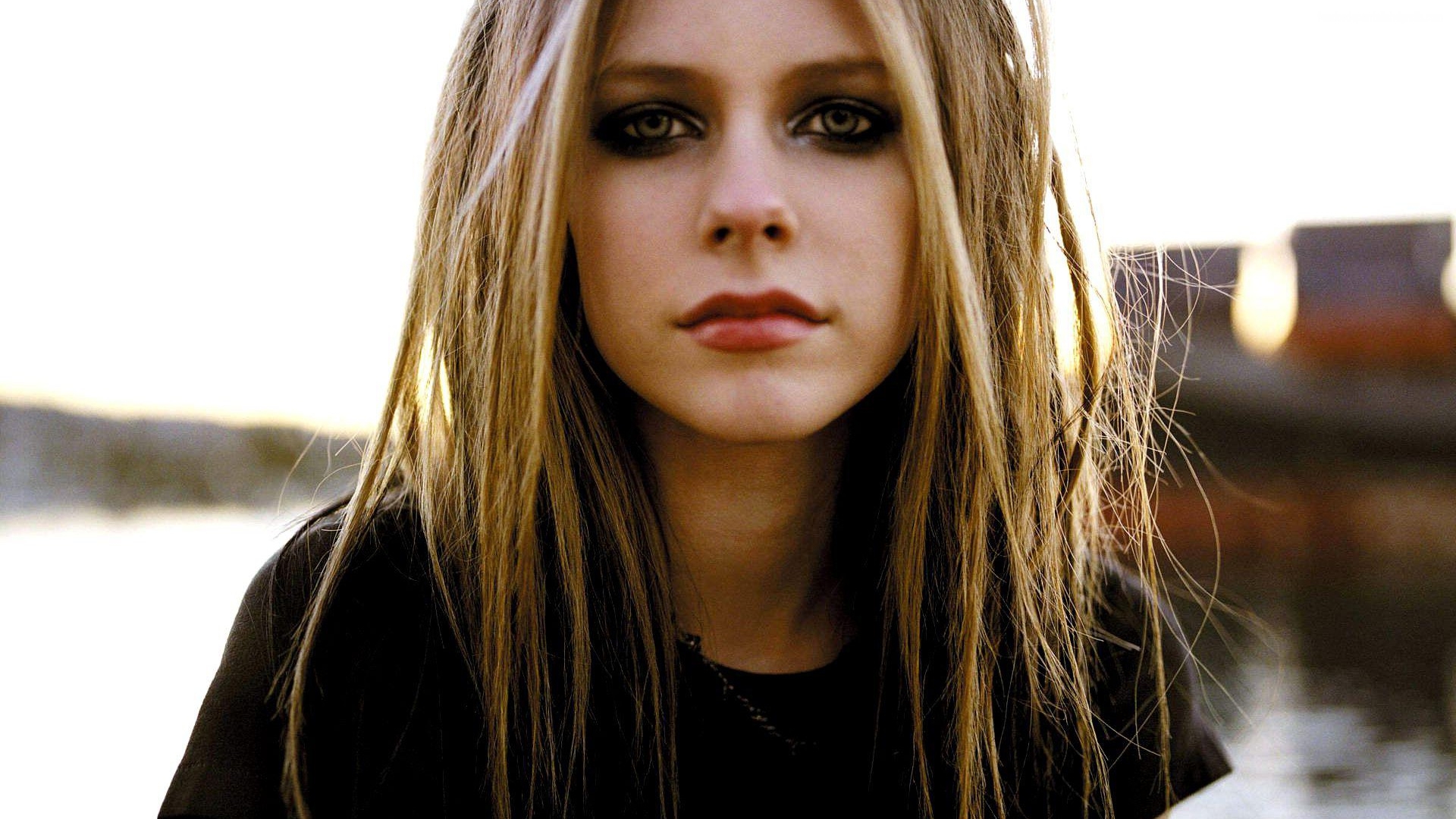 Descargar Imagen Celebrity Avril Lavigne Wallpaper HD Widescreen
