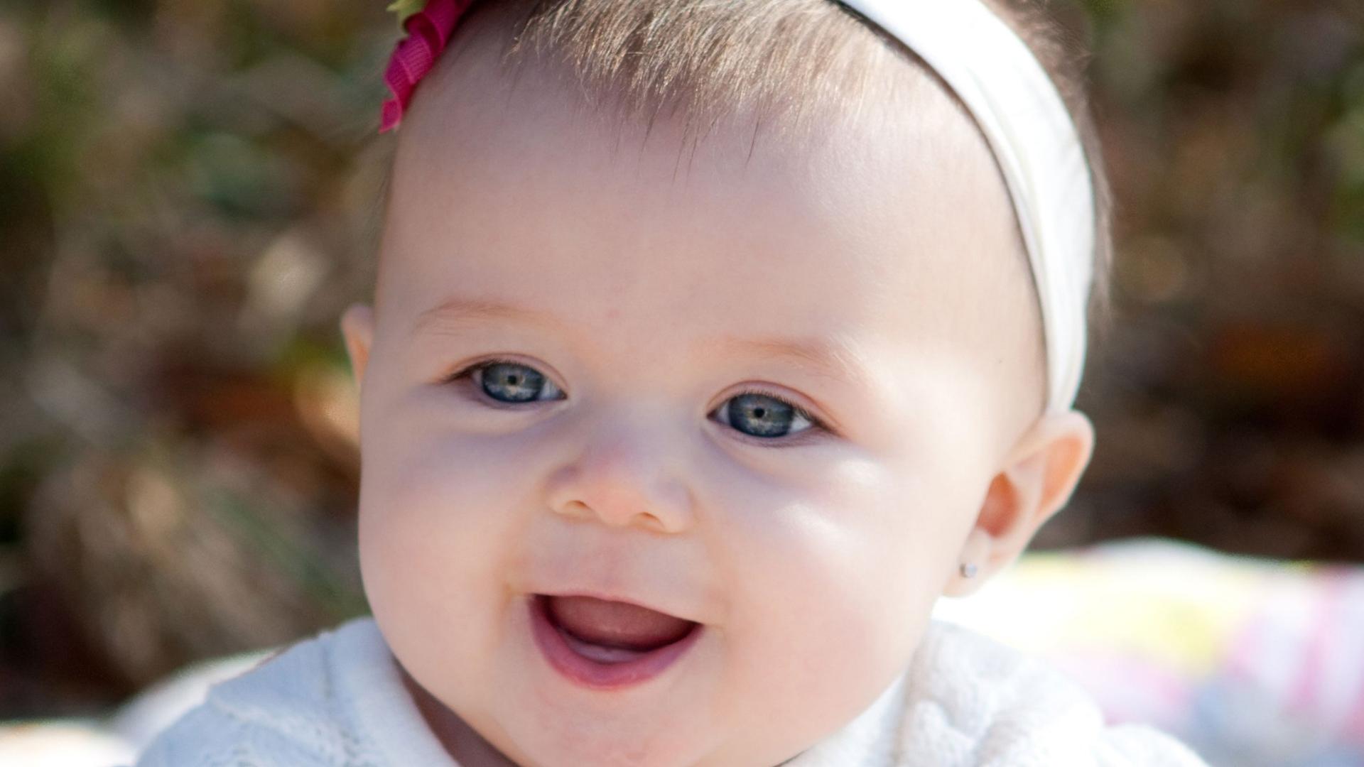 Cute Baby Wallpaper HD