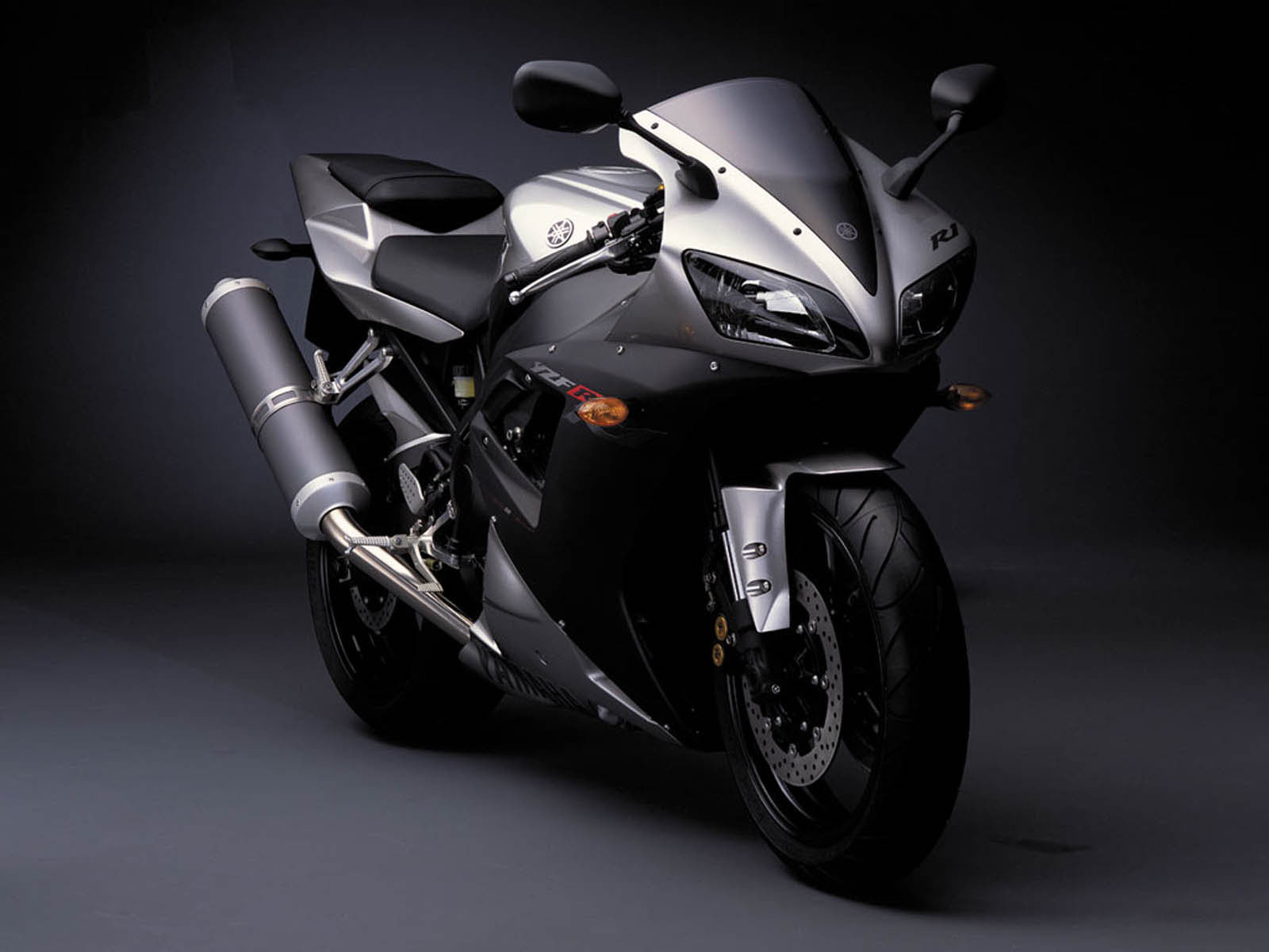 Yamaha R1 sportbike in a studio shot, highlighting its sleek silver and black design